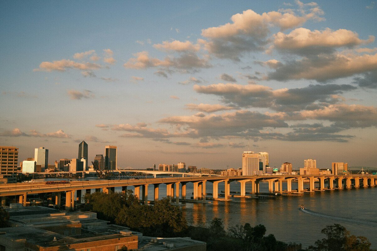 Downtown riverside aryts market